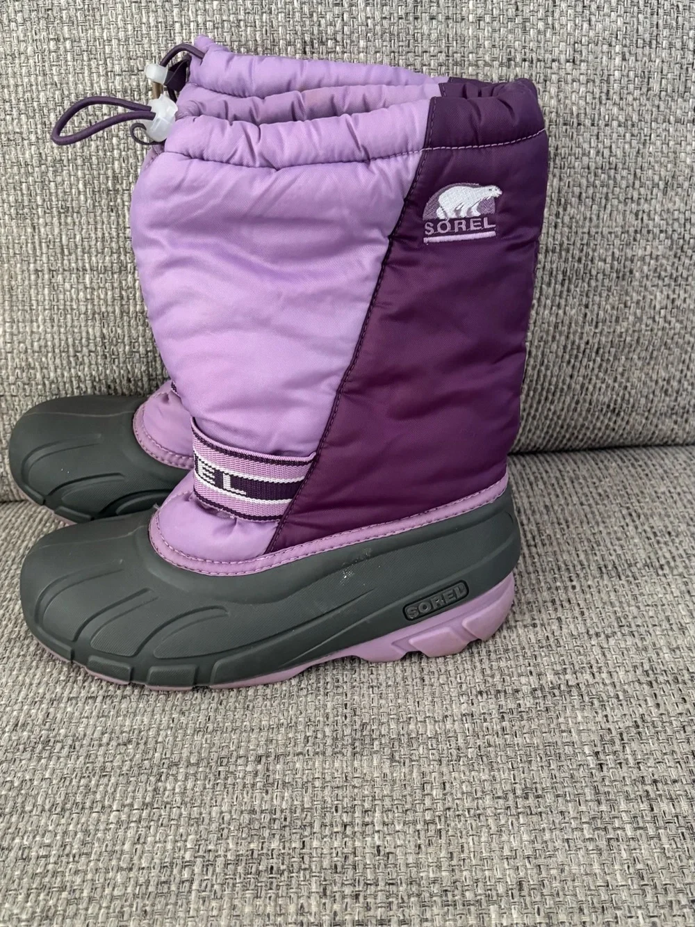 Sorel youth snow